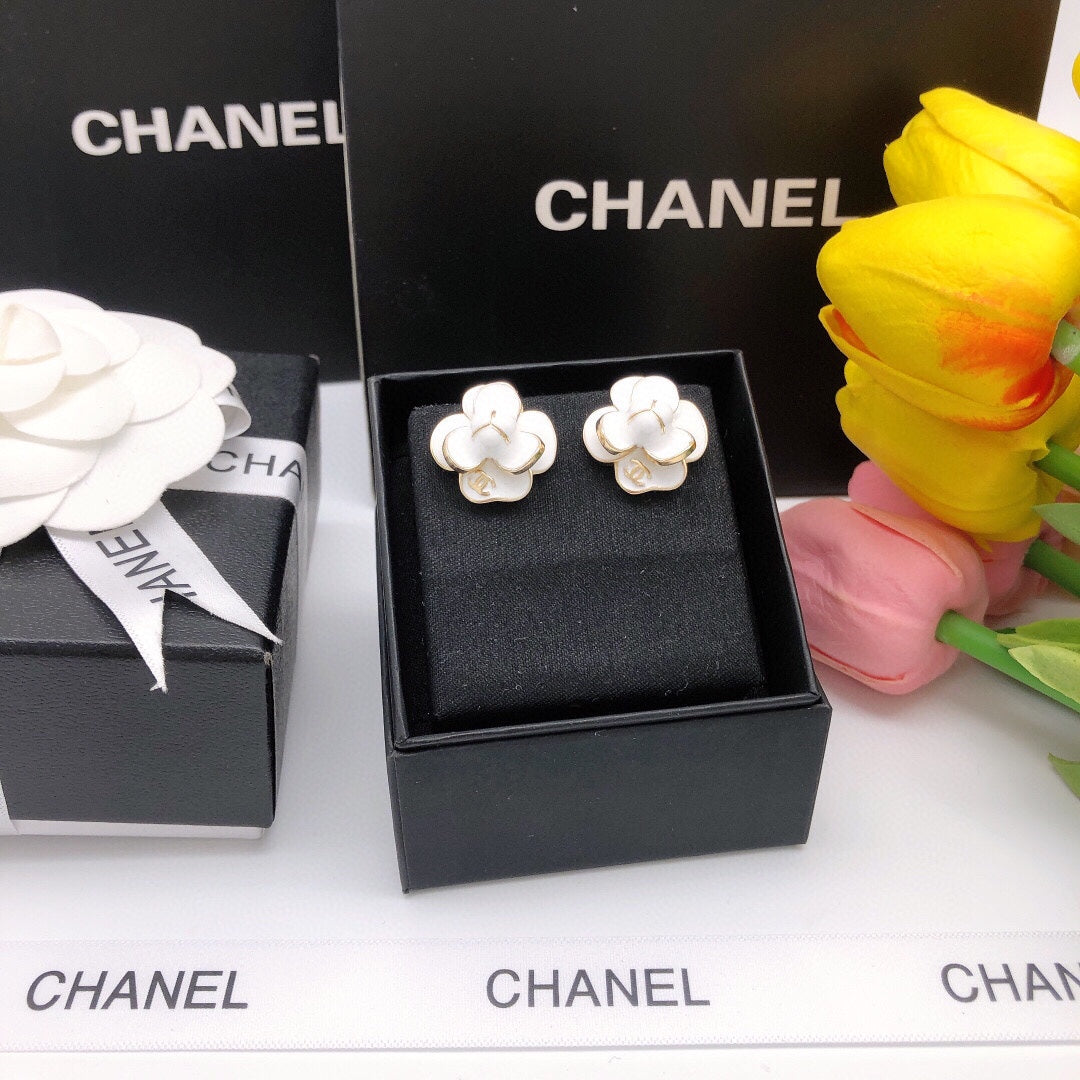 18K Chanel Flower Pearl Earrings