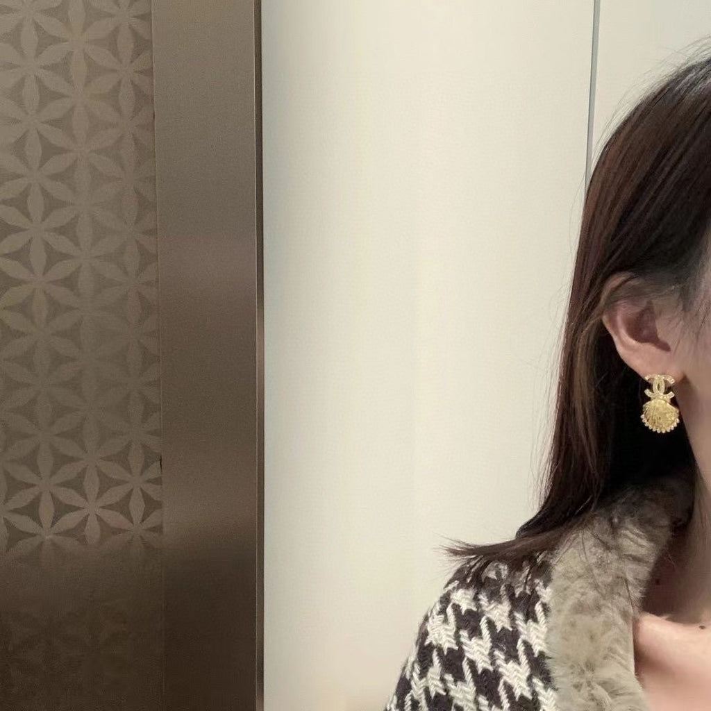 18K Chanel Shell Pendant Earrings