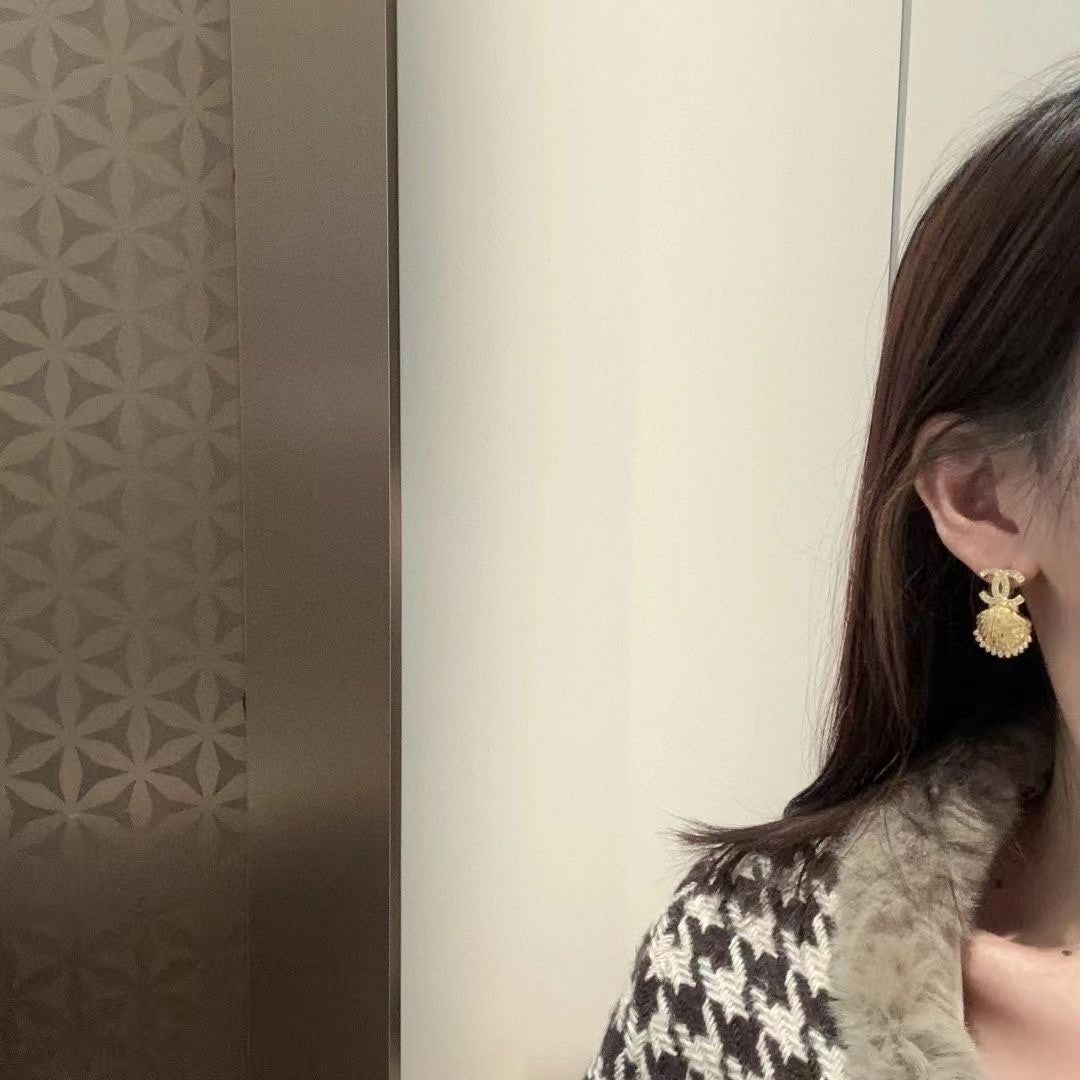 18K Chanel Shell Pendant Earrings