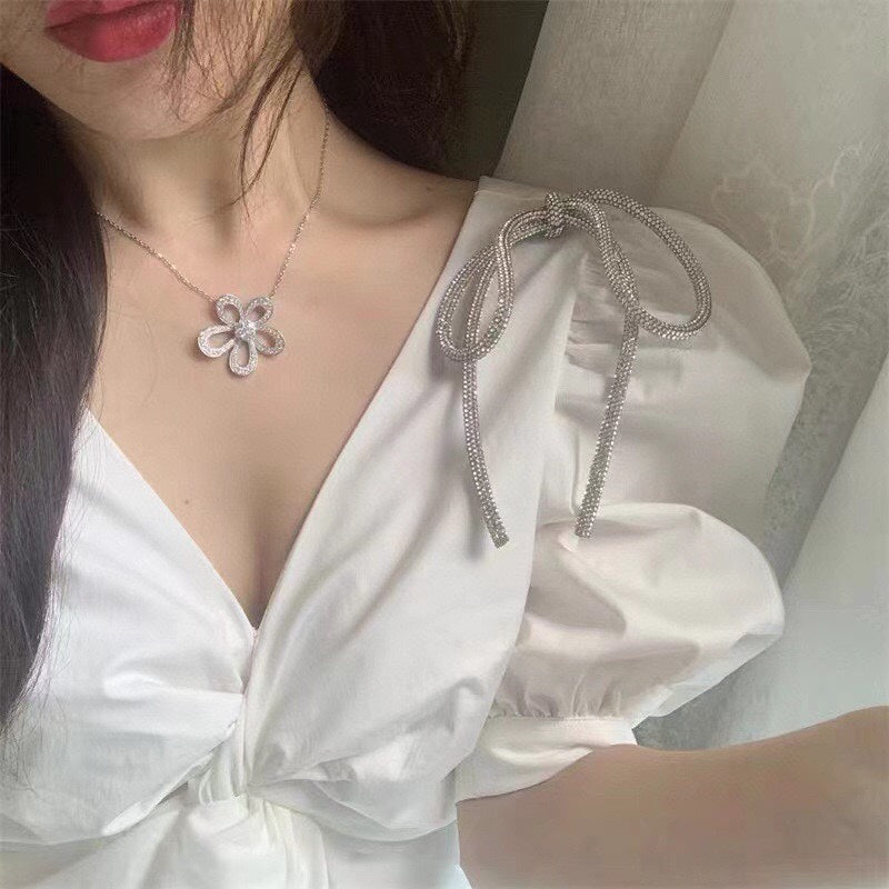18K Van Cleef & Arpels Flowerlace Pendant Necklace