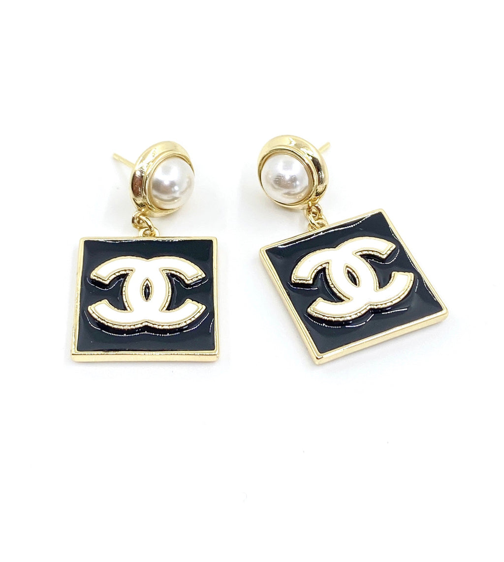 18K Chanel Square Pearl Pendant Earrings
