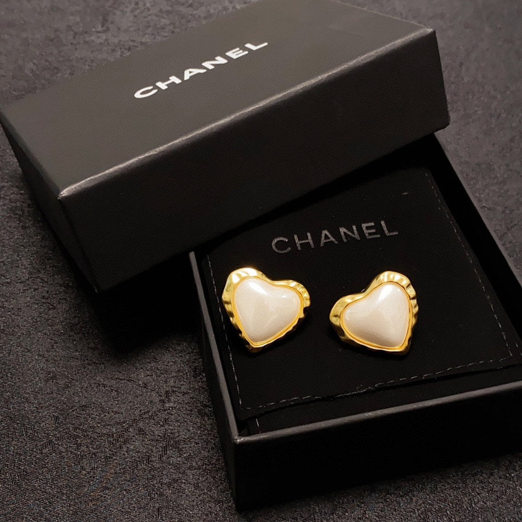 18K Chanel Heart Pearl Earrings