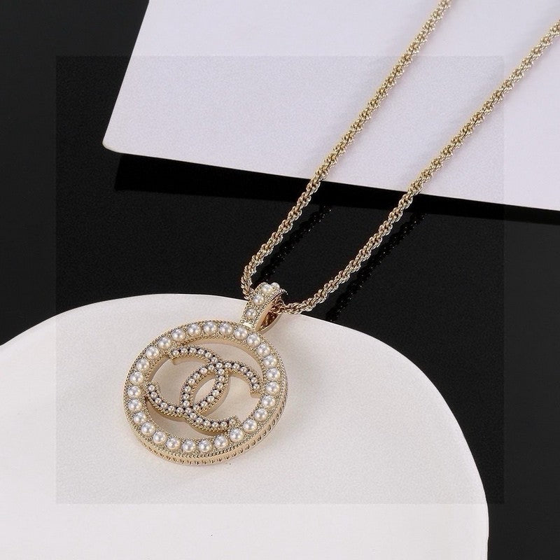 18K Chanel Pearl Round Gold Necklace