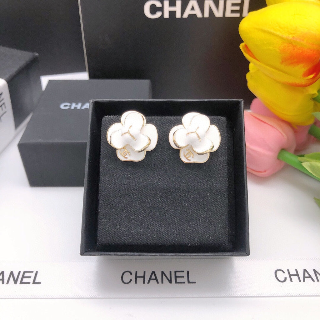 18K Chanel Flower Pearl Earrings