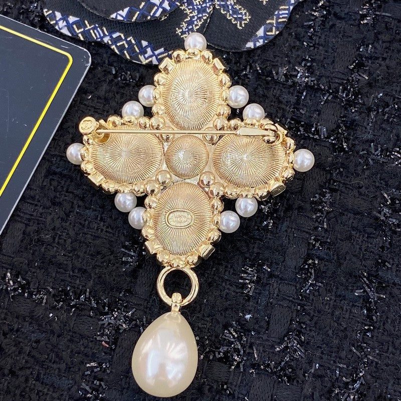 18K Chanel Pearl Pendant Gold Brooch