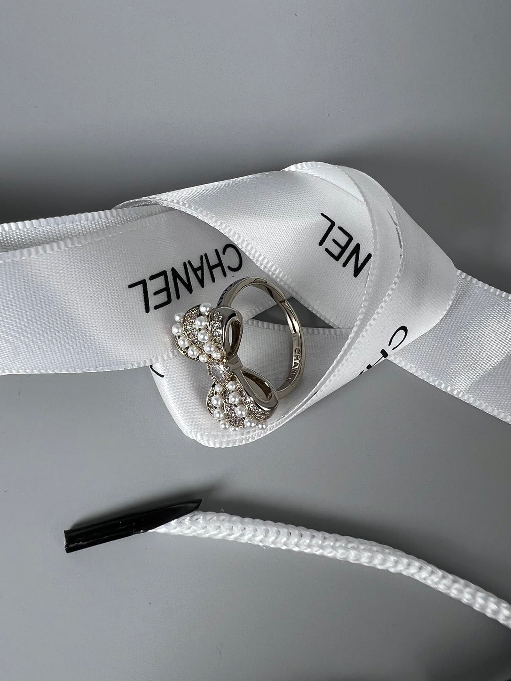 18K Chanel Bow Tie Pearls Ring