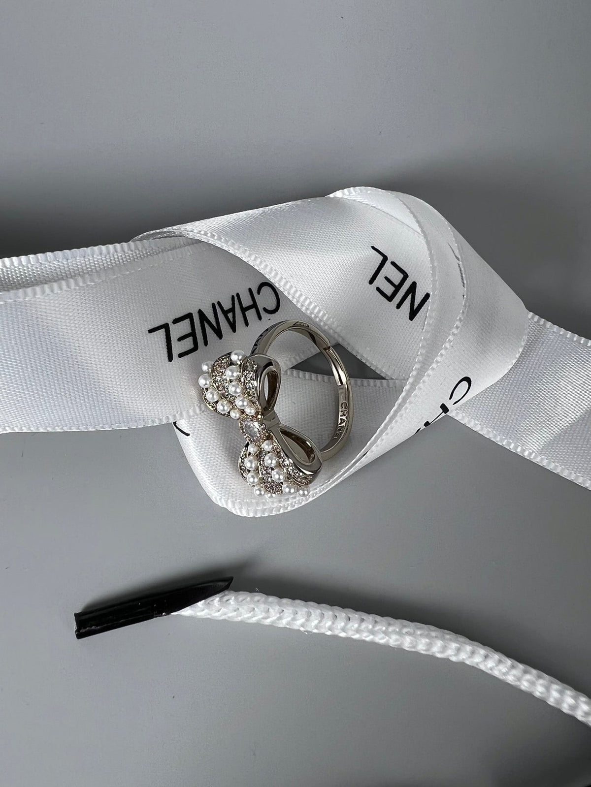 18K Chanel Bow Tie Pearls Ring