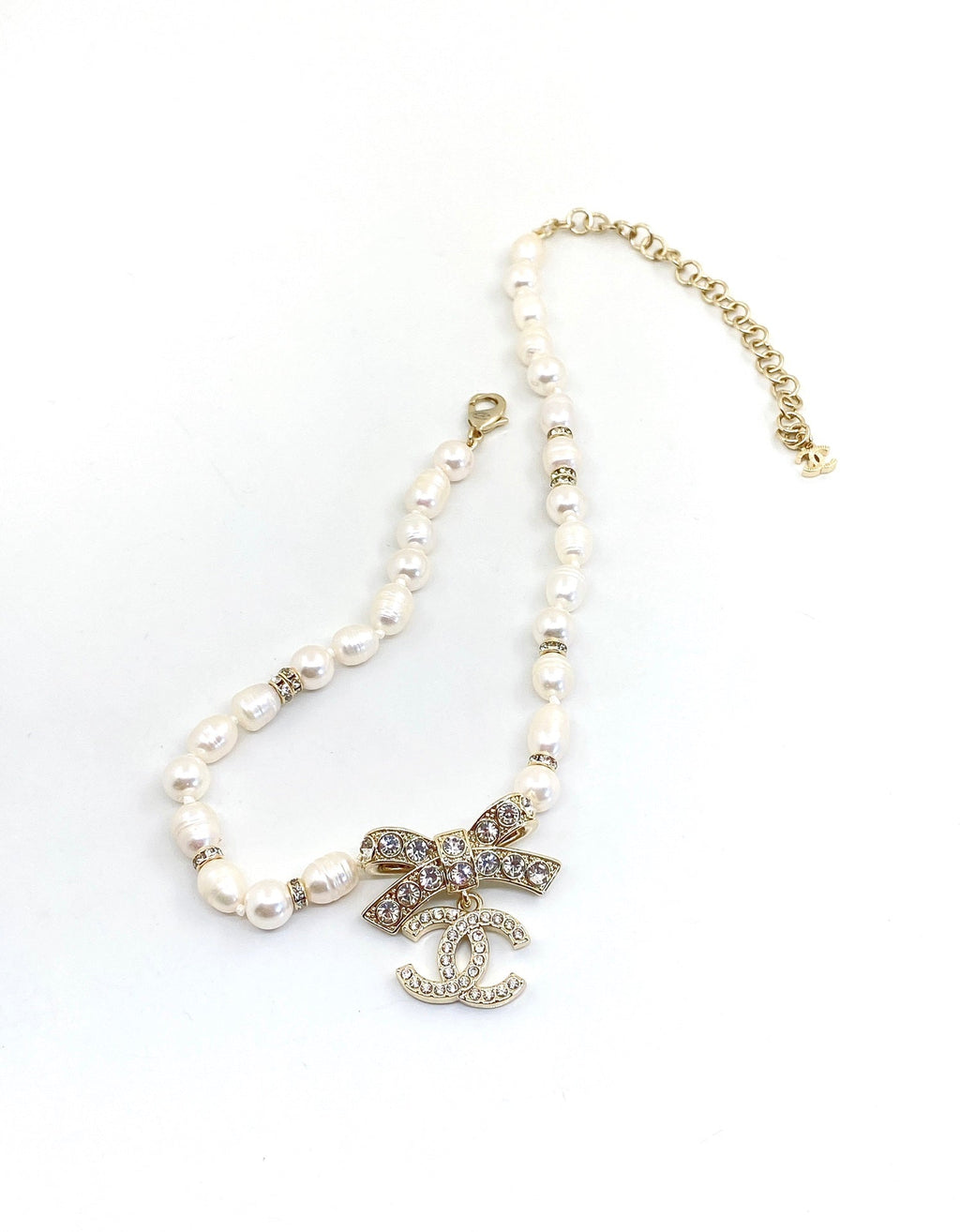 18K Chanel Bow Tie Diamonds Necklace