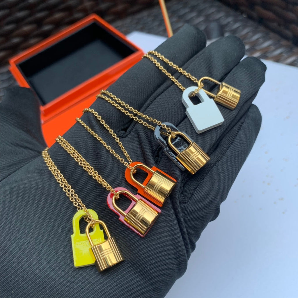 18K O'Kelly Orange Pendant Hermès Necklace