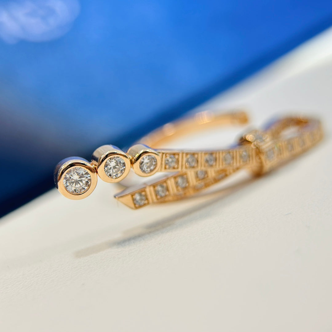 18K Chanel Ruban Diamonds Ring