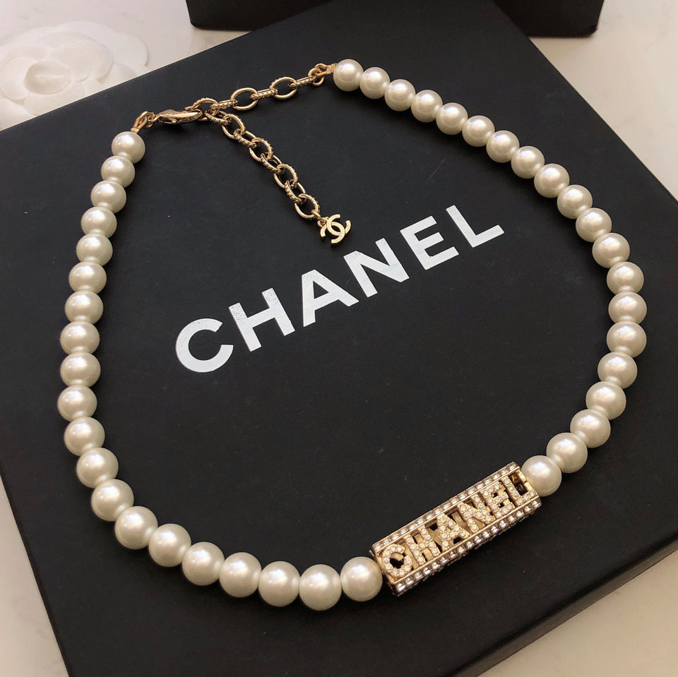 18K Chanel Scripe Pearls Chain Necklace