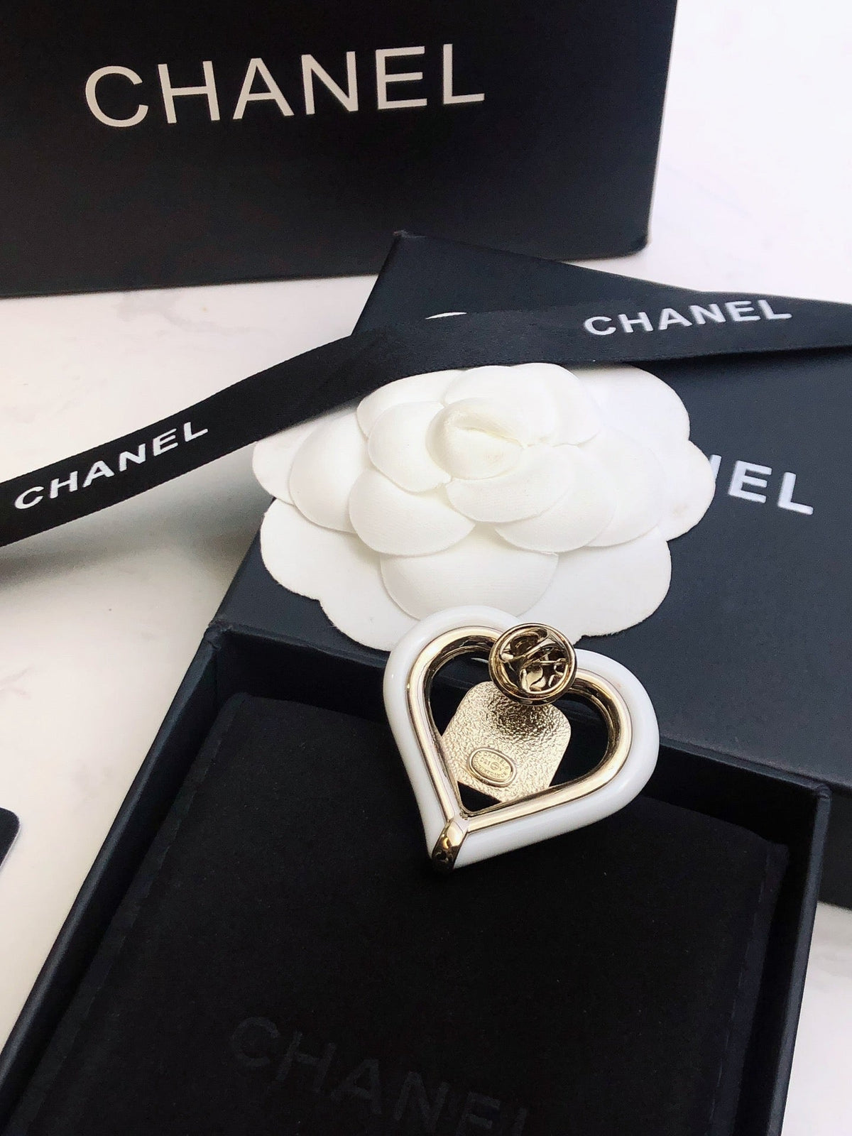 18K Chanel Heart Brooch