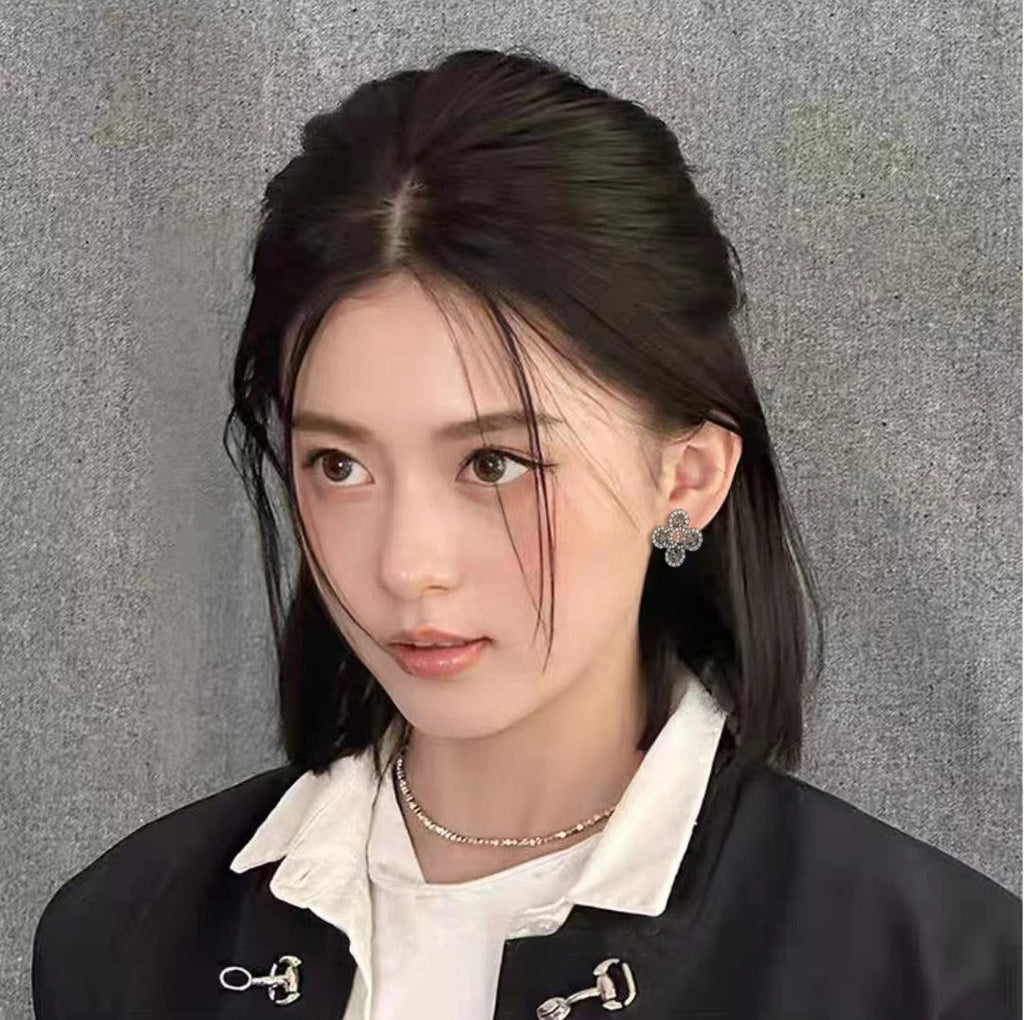 18K Chanel Flower Crystals Earrings