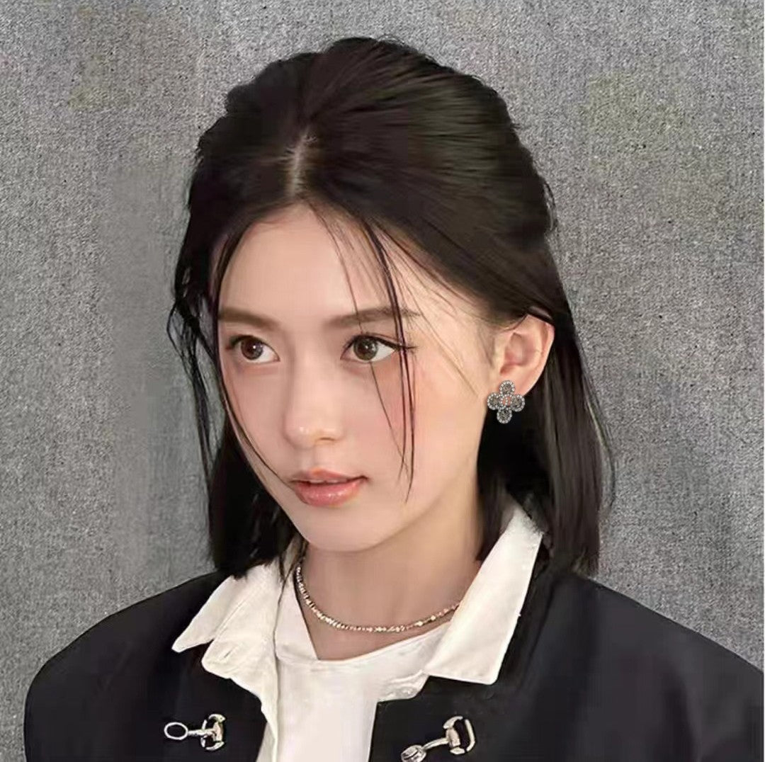 18K Chanel Flower Crystals Earrings