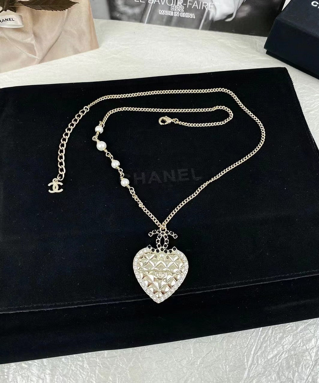 18K Chanel Heart Necklace