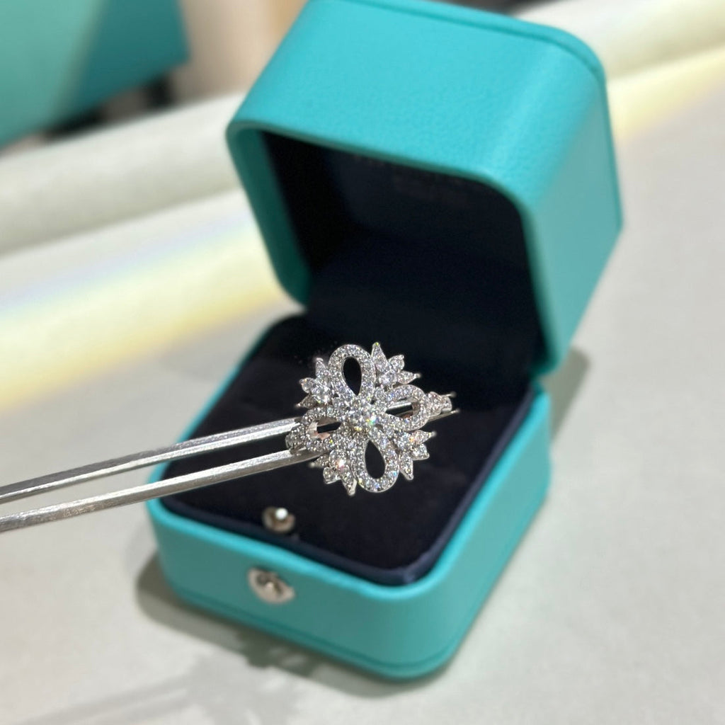 18K Tiffany & Co. Vinatge Flower Ring