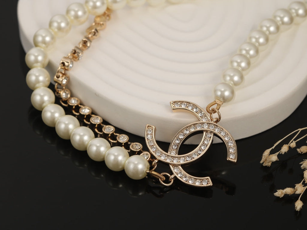 18K Chanel Pearls Necklace