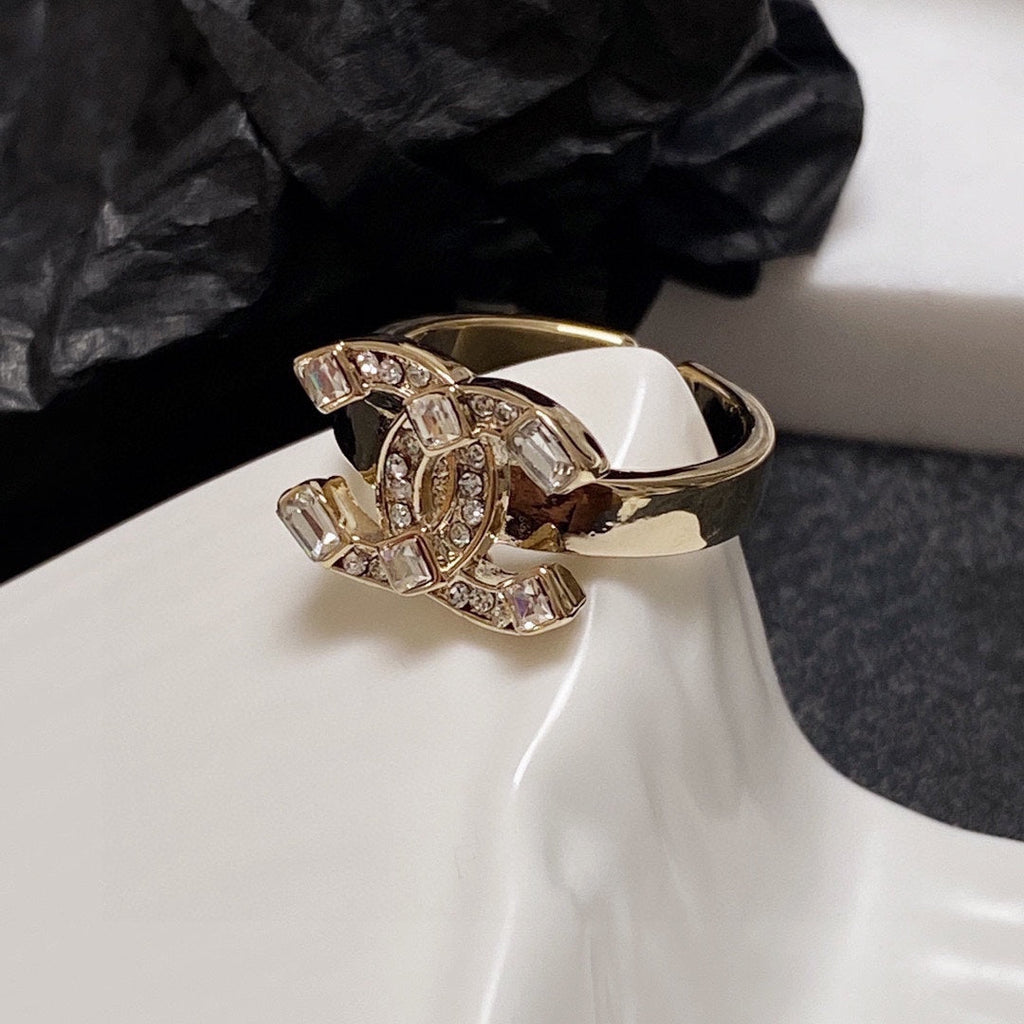 18K Chanel Crystals Ring
