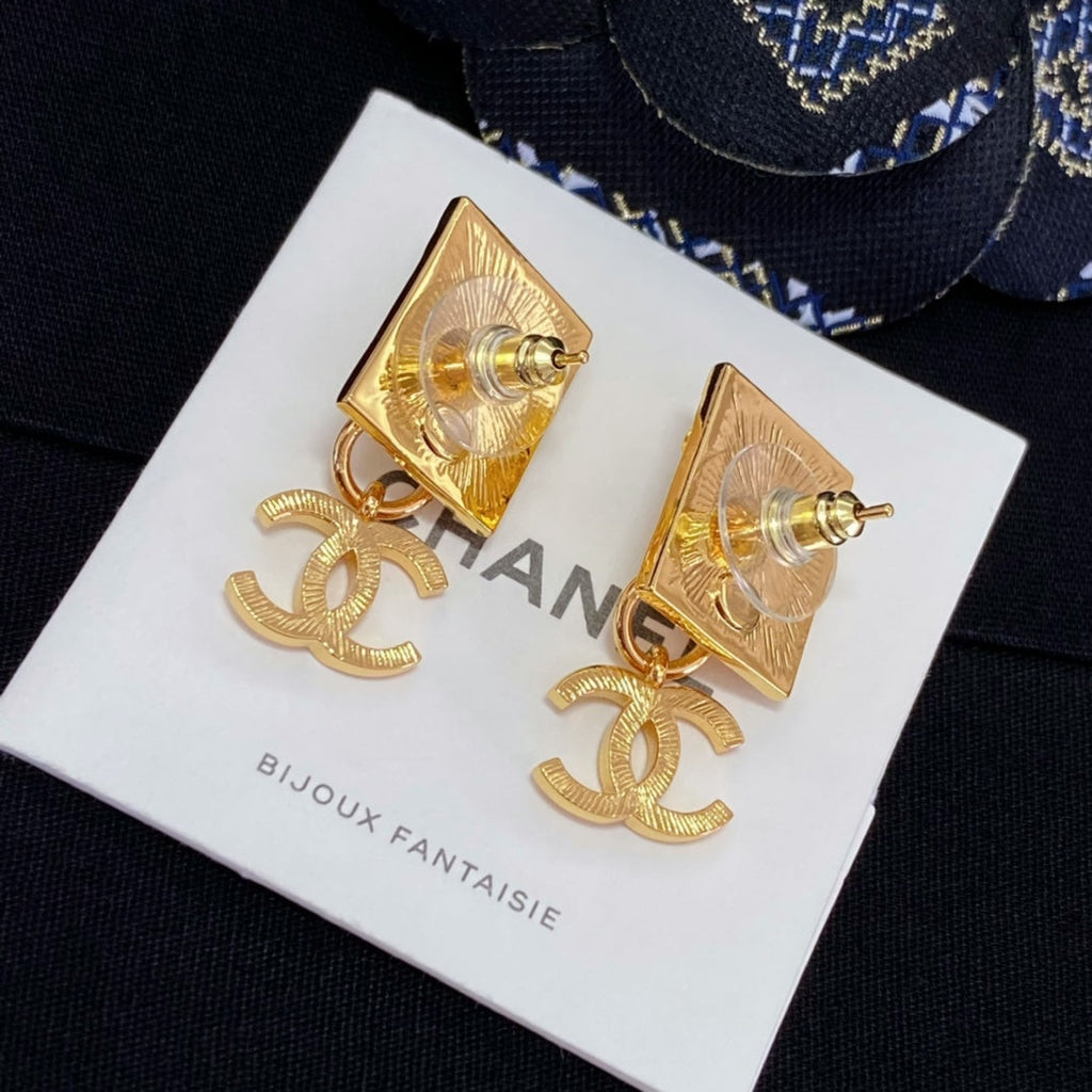 18K Chanel Lion Sharp Earrings