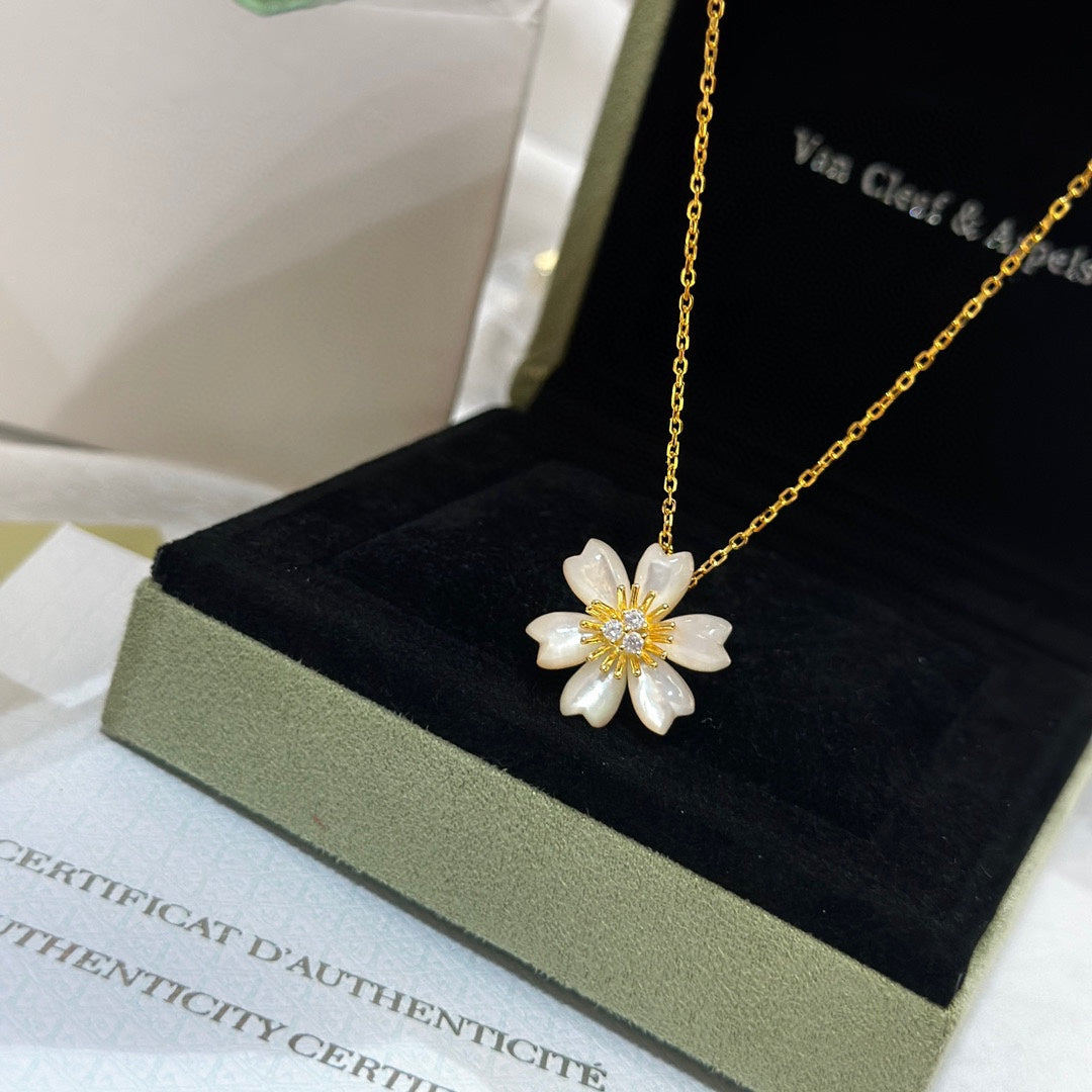 18K Rose Van Cleef & Arpels de Noël Necklace