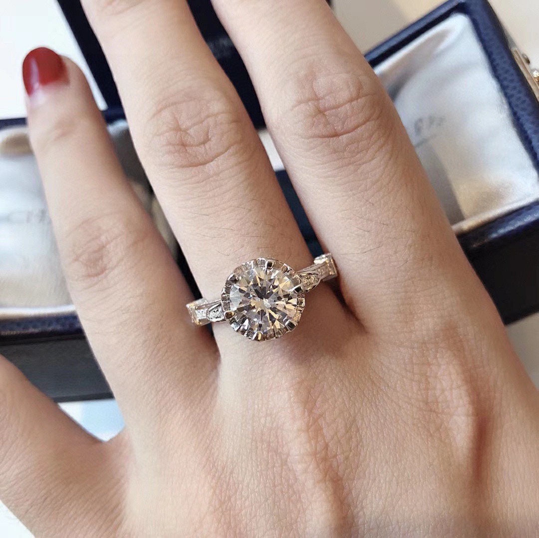 18K Chaumet Joséphine Ring