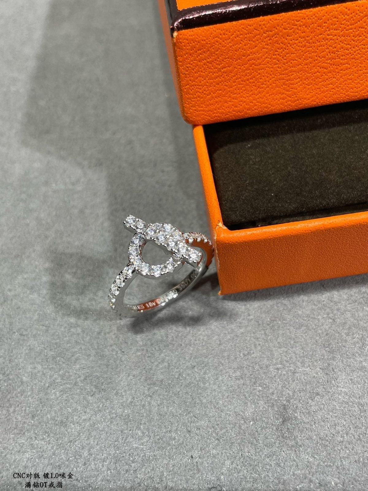 18K Finesse Diamond White Gold Hermès Ring