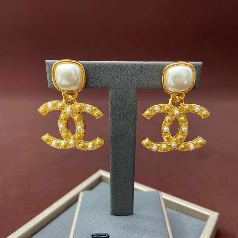 18K Chanel Pearl Yellow Gold Earrings