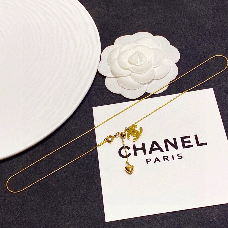 18K Chanel Heart Pendant Gold Necklace