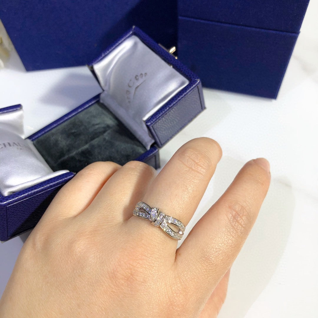 18K Chaumet Diamond Ring