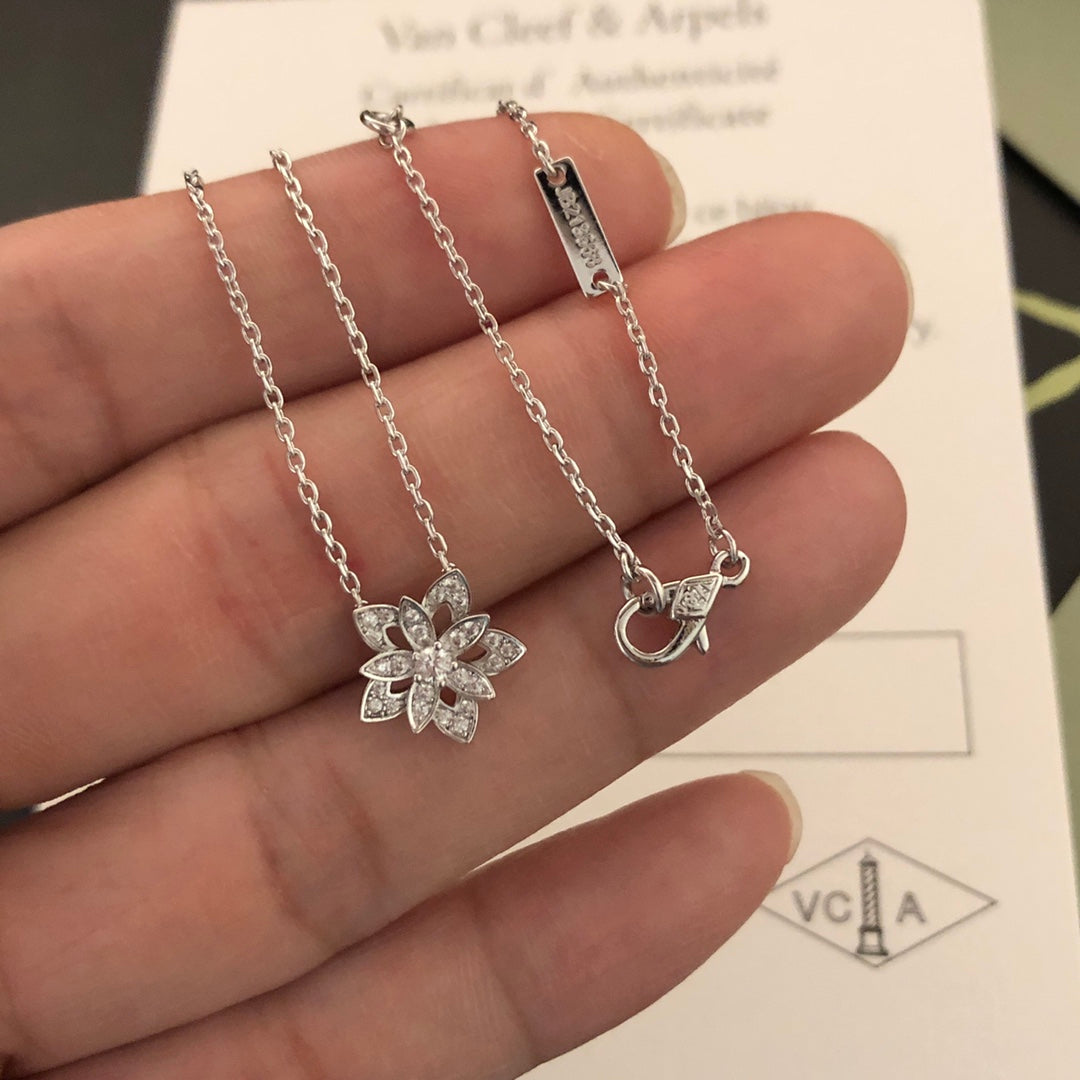18K Van Cleef & Arpels Lotus Openwork Pendant Necklace