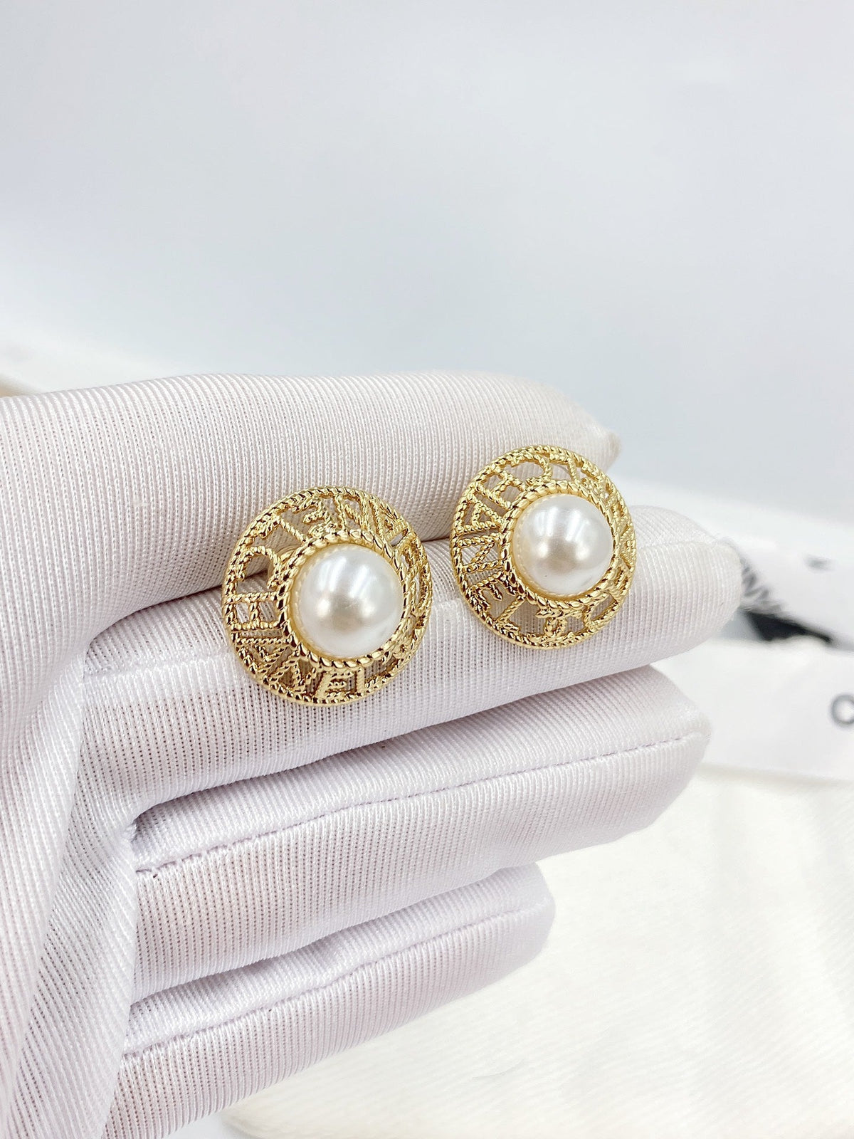 18K Chanel Pearl Round Earrings