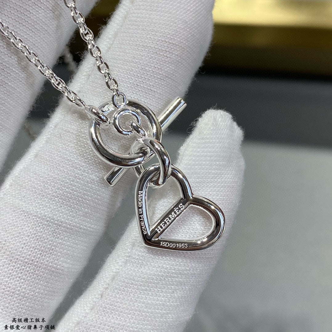 18K Cache-coeur Amulette Pendant Hermès Necklace