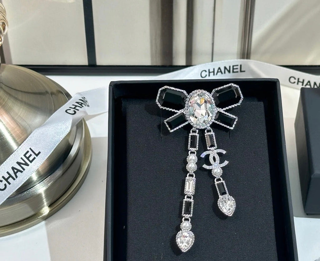 18K Chanel Bow Tie Crystals Brooch
