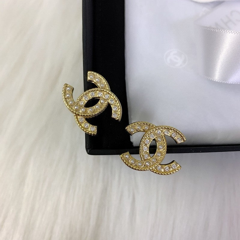 18K Chanel Pearls Earrings