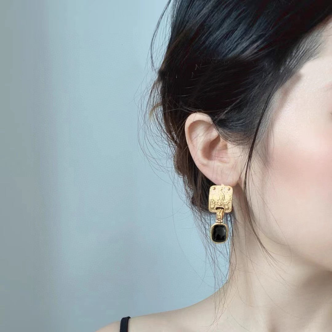 18K Chanel Black Pearl Earrings