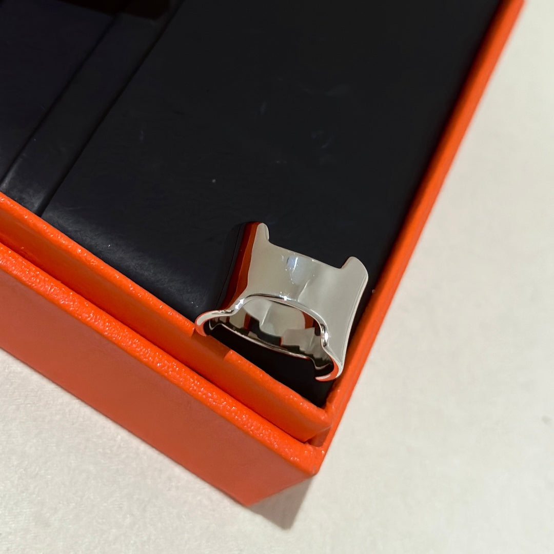 18K Amazone Large Hermès Ring