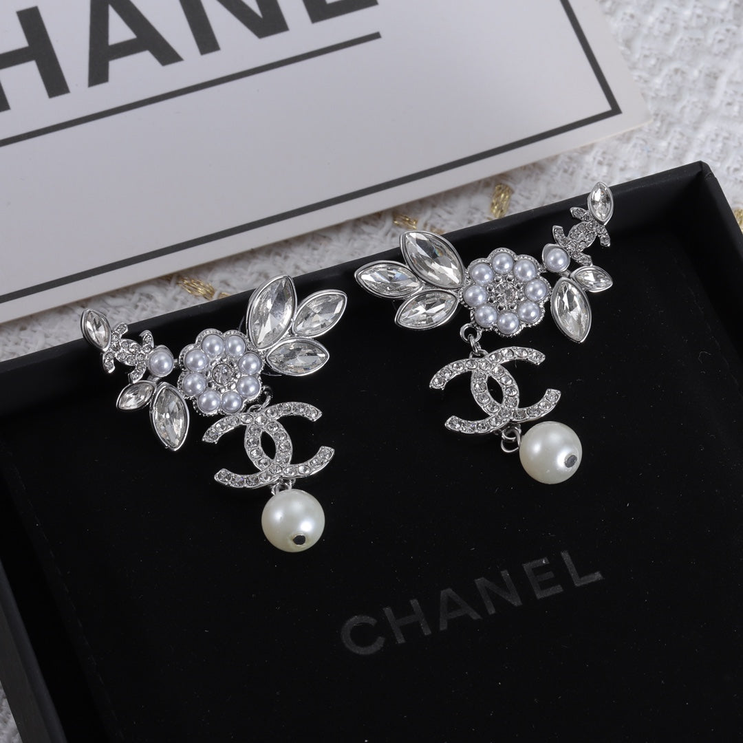18K Chanel Flower Crystals Earrings