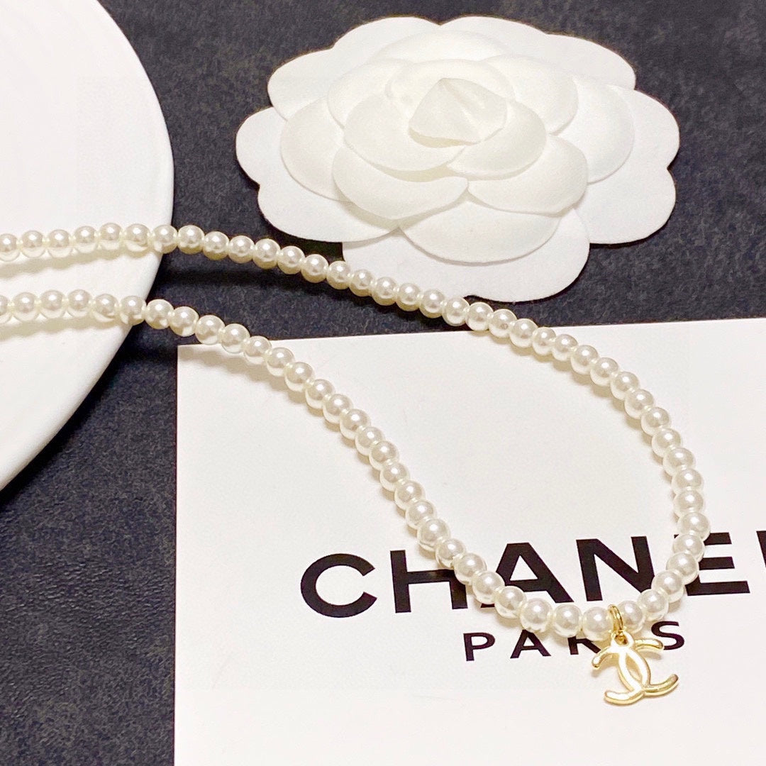 18K Chanel Pearls Choker Necklace