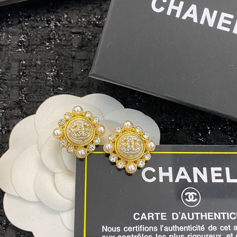 18K Chanel Pearls Earrings