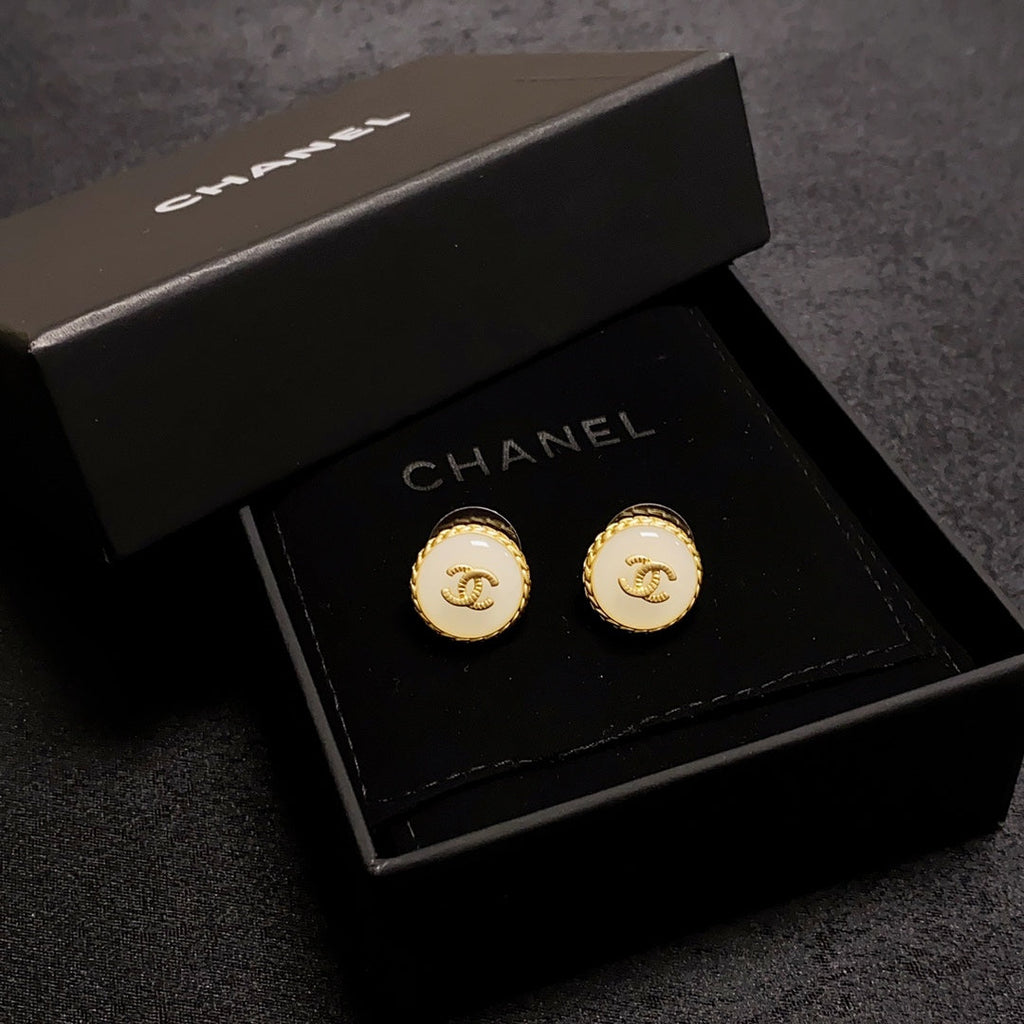 18K Chanel Pearl Vintage Earrings