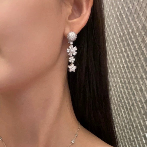18K Van Cleef & Arpels Folie Des Prés Earrings