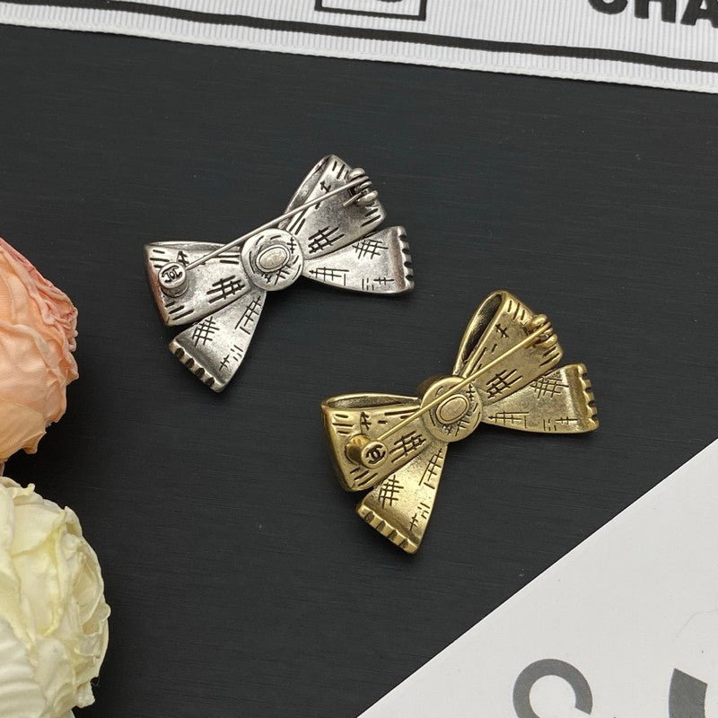 18K Chanel Bow Tie Pearl Gold Brooch