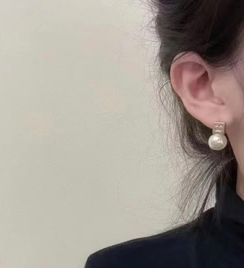 18K Chanel Pearls Earrings