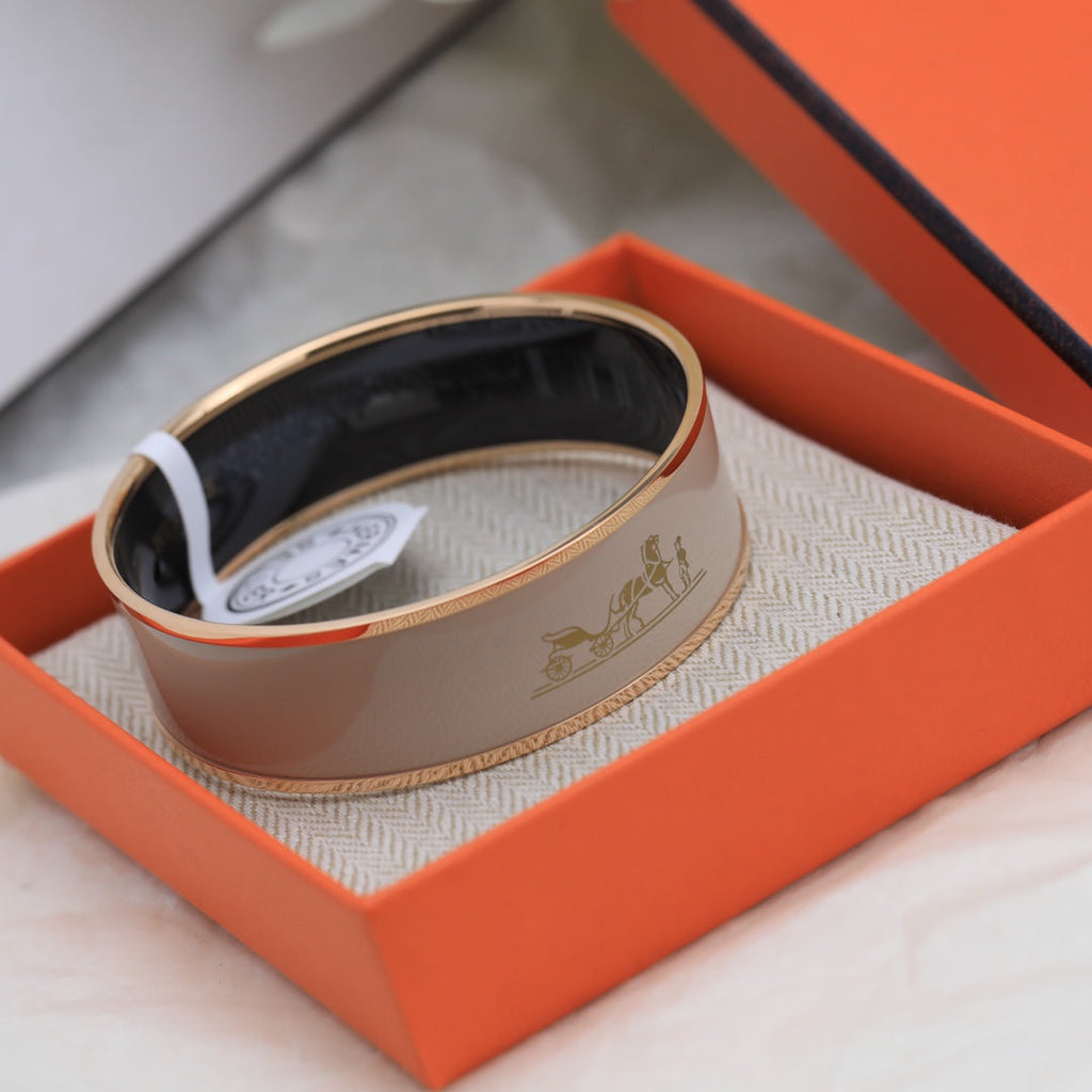 18K Enamel Cal¨¨che Wide Bangle Hermès Bracelet