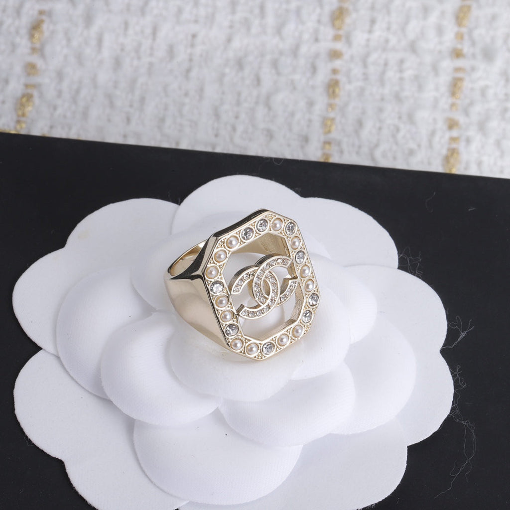 18K Chanel Diamonds Ring
