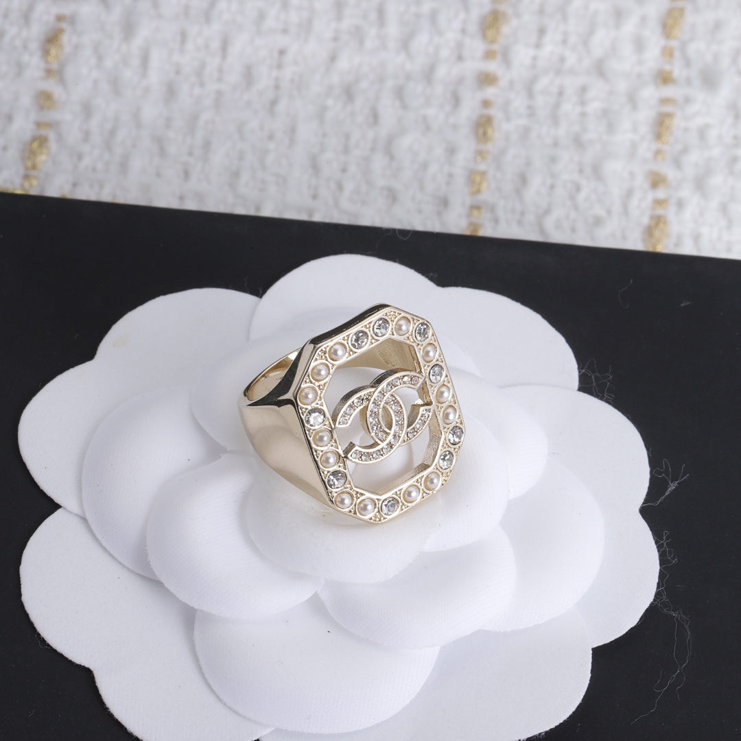 18K Chanel Diamonds Ring