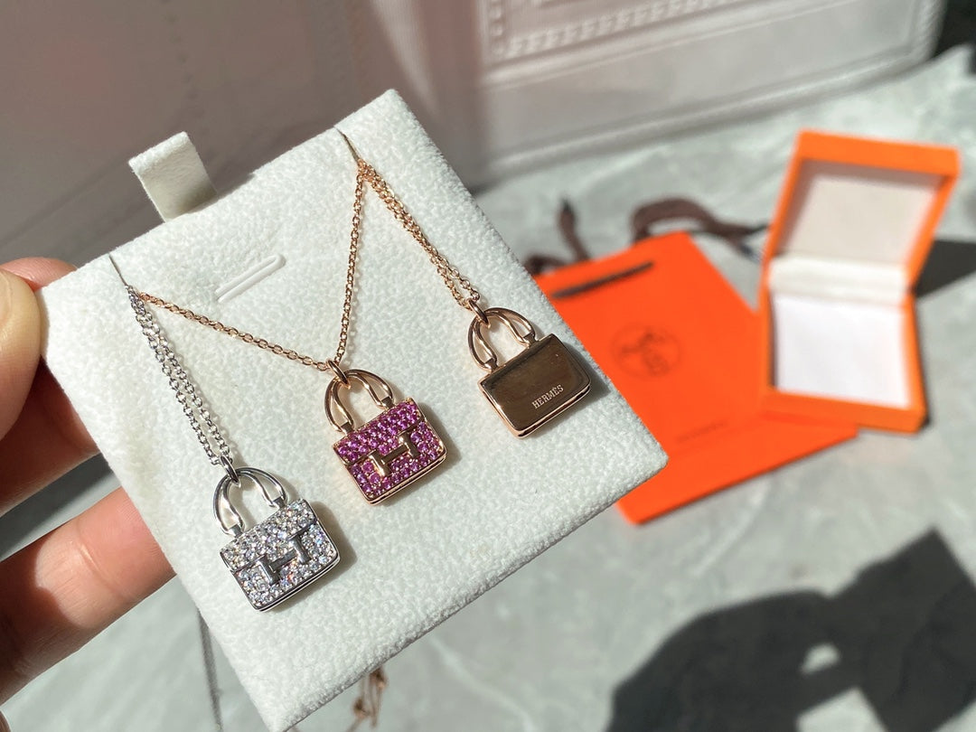 18K Hermès Amulettes Constance Pink Diamonds Pendant Necklace
