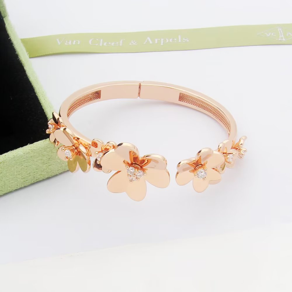 18K Van Cleef & Arpels Frivole Seven Flowers Bracelet