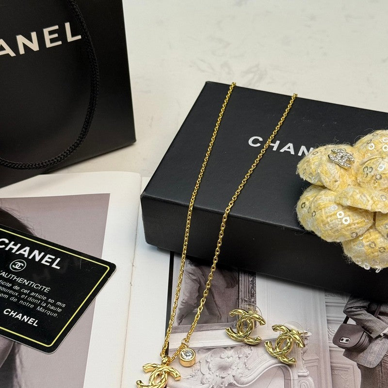 18K Chanel 26P Diamond Gold Necklace