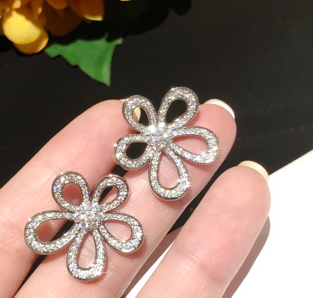 18k Van Cleef & Arpels Flowerlace Earrings